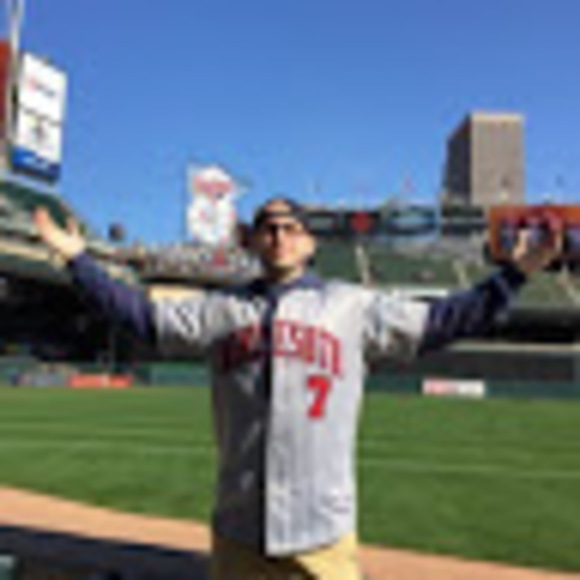 Profile Picture of Tim Zinzel (@timzinzel) on Poshmark