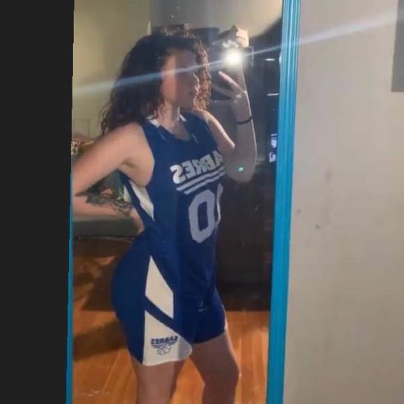 Makayla Witmayer - Poshmark Profile Picture of Makayla Witmayer (@fkd_makayla) on Poshmark