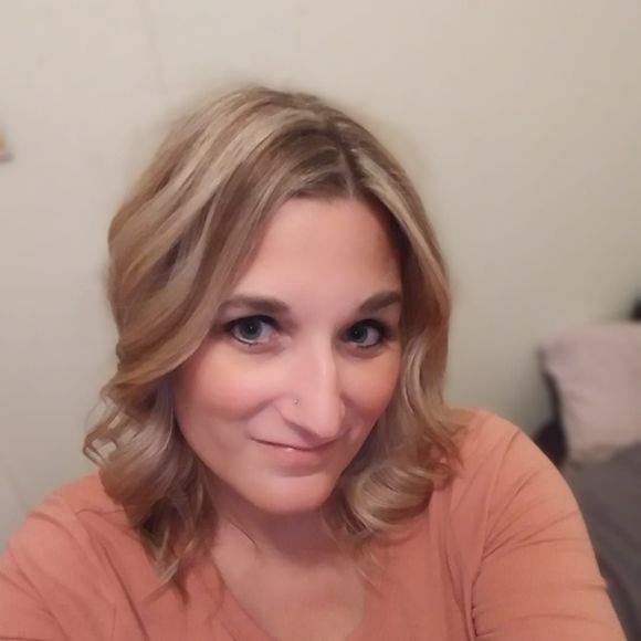 Profile Picture of Larissa Baczkiewicz (@larissa716) on Poshmark
