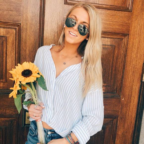 Profile Picture of Danielle Gilboy (@danigil) on Poshmark