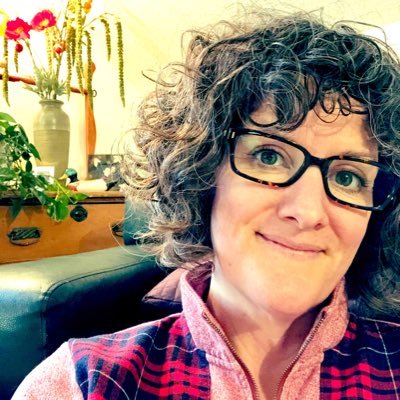 Profile Picture of Amanda Holloway (@amanderanorange) on Twitter