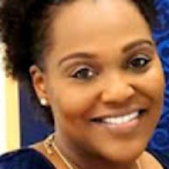 Profile Picture of Raymonda Mack (@raymonda_mack) on Poshmark