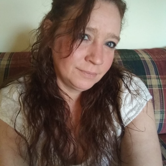 Profile Picture of Corrina Obenauf (@corrinaobenauf) on Poshmark
