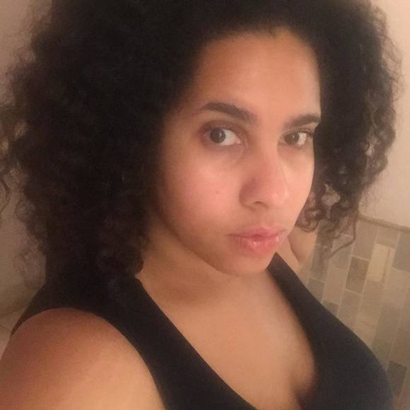 Profile Picture of Joi joi Burgin (@sunnyjoi) on Poshmark