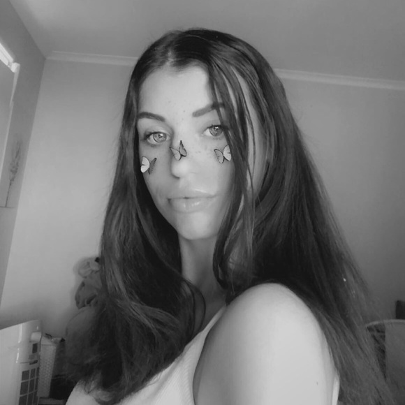 Profile Picture of Bianca Mcleavey (@bianca_mcleavey) on Poshmark