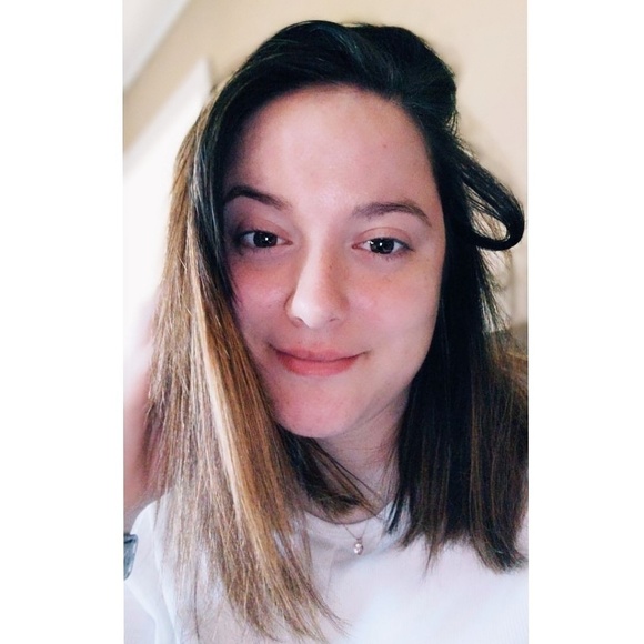 Profile Picture of Briana Hahnenberg (@bhahnenberg) on Poshmark