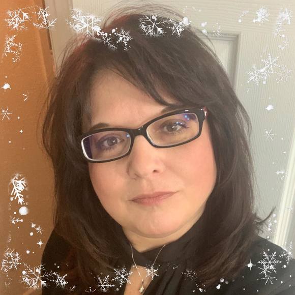 Profile Picture of Jodi Newton (@jodilynn_) on Poshmark