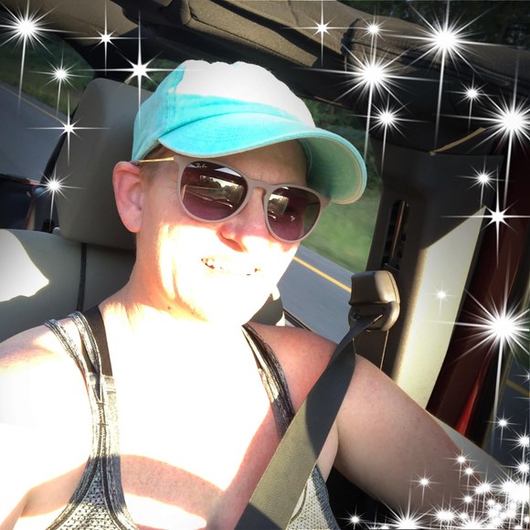 Profile Picture of Beth Buckley (@bethann1017) on Poshmark