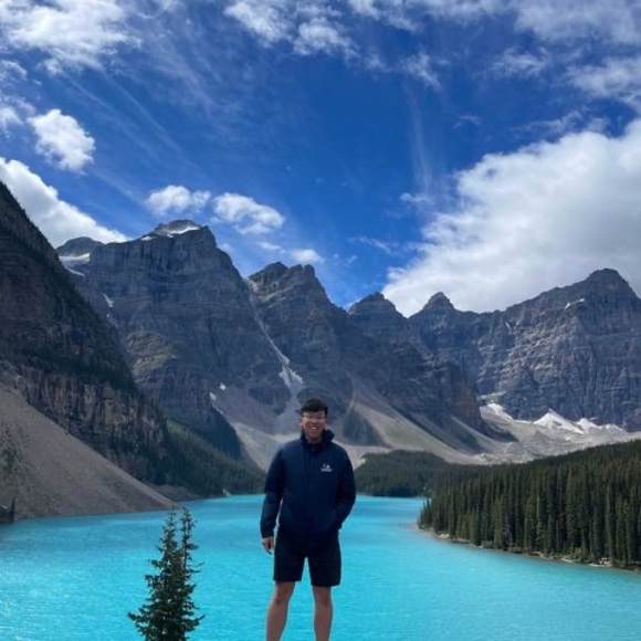 Profile Picture of Hoàng Phan (@itshoangg) on Poshmark