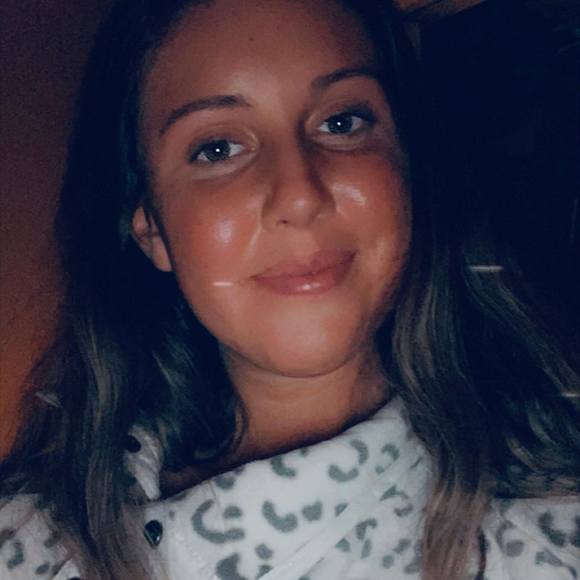 Profile Picture of Bailey belle Boruff (@bay_belle98) on Poshmark