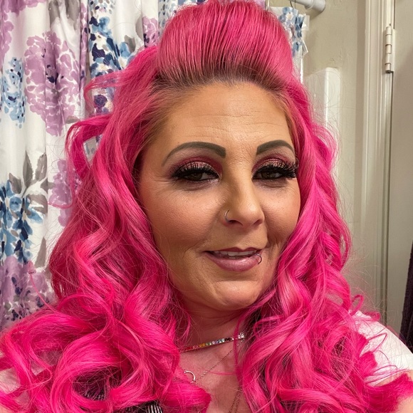 Dee dee Payne - Poshmark Profile Picture of Dee dee Payne (@deedeeluv0) on Poshmark