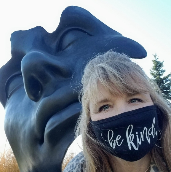 Profile Picture of Erin Stuart kuiphof (@erinastuart) on Poshmark