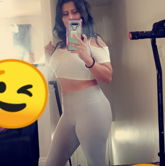 Profile Picture of Elin Madrid (@elin62891) on Poshmark