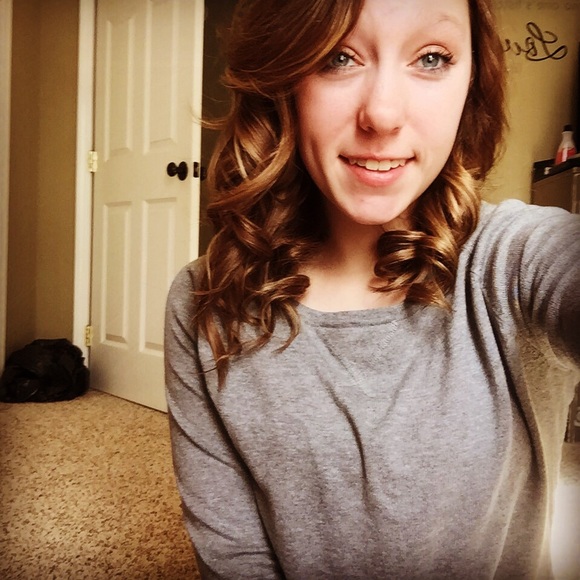 Profile Picture of Aleynie Lemmon (@alemmon8) on Poshmark