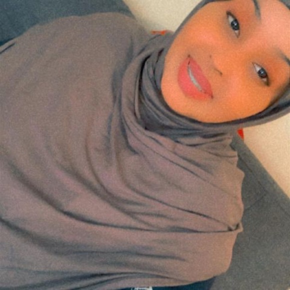 Profile Picture of Farhia Abdulahi (@fariid49) on Poshmark