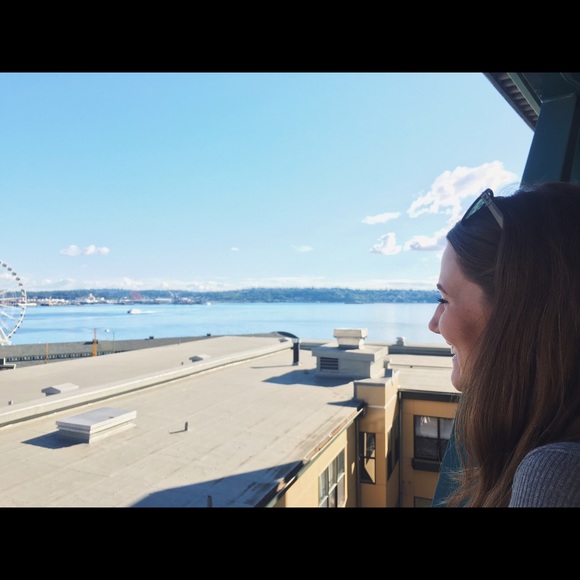 Profile Picture of Emily Dilloway (@dilloway21) on Poshmark