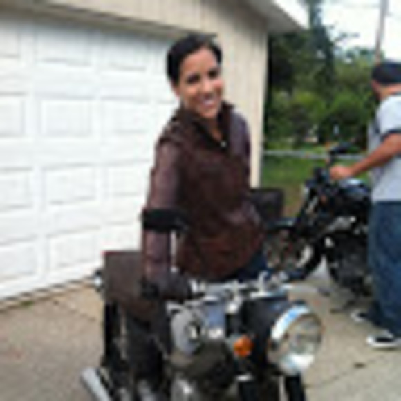 Profile Picture of Christine Costa (@ccosta635) on Poshmark