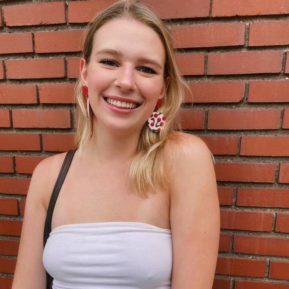 Profile Picture of Madison Helm (@junebugtumbler) on Poshmark