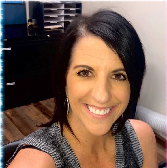 Profile Picture of Melanie Suire (@mksuire73) on Poshmark