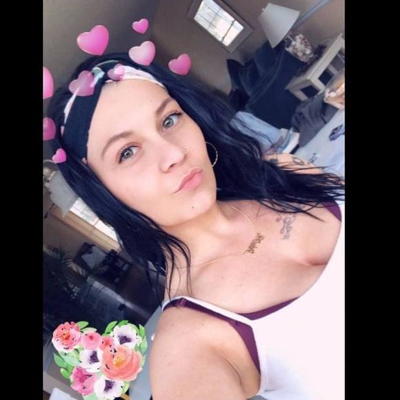 Profile Picture of Alyssa Shavack (@shavack_xo) on Poshmark