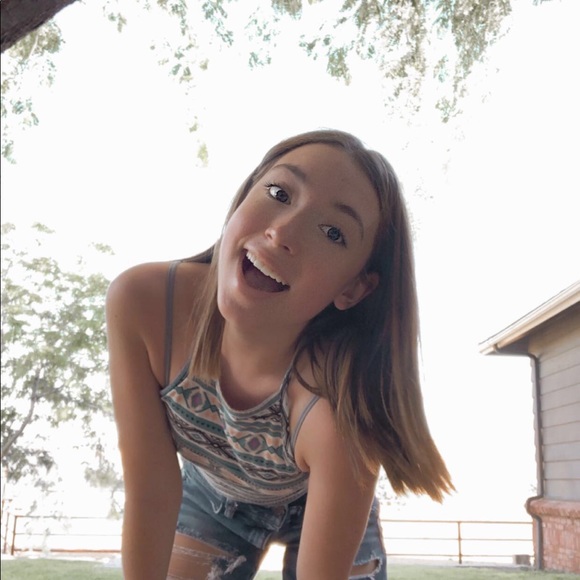 Profile Picture of Paige Chavez (@paigechavvez) on Poshmark