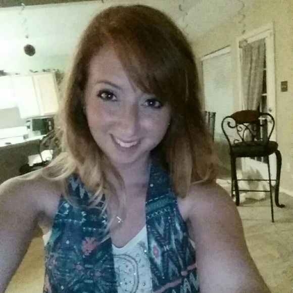 Profile Picture of Ashley Doonan (@adoonan) on Poshmark