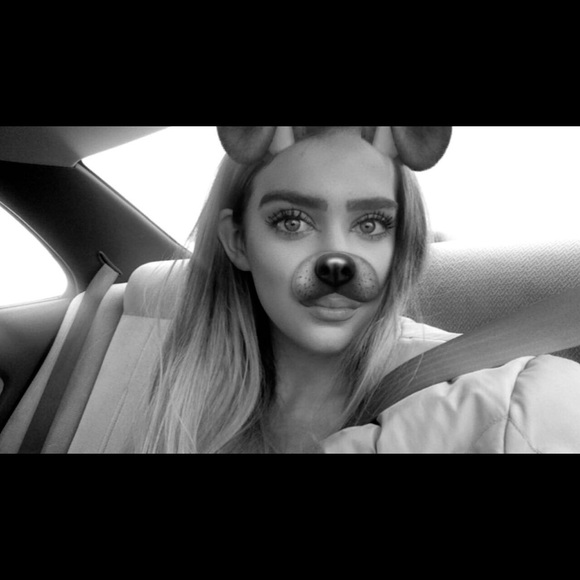 Profile Picture of Sophie Haertel (@sophie_haertel) on Poshmark