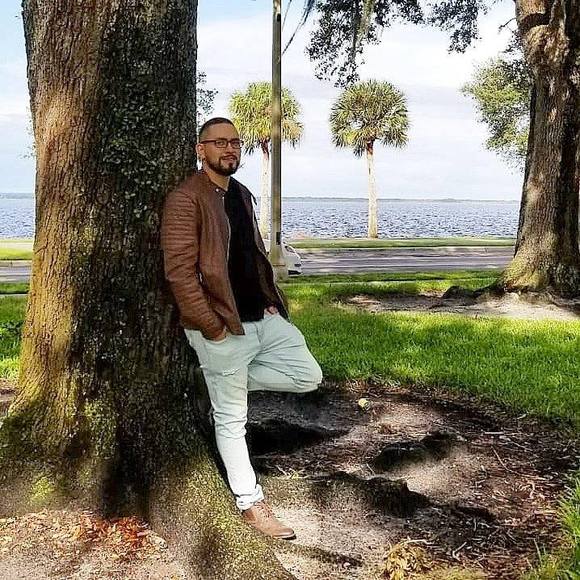 Santiago Upegui - Poshmark Profile Picture of Santiago Upegui (@santo1091) on Poshmark