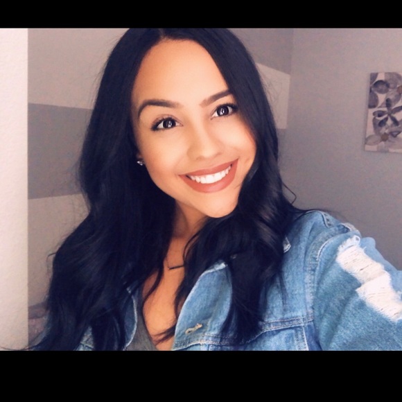 Profile Picture of Yajaira Ramirez (@yaya_ramirez) on Poshmark