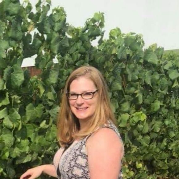 Profile Picture of Angie Tigar (@angelatigar) on Poshmark