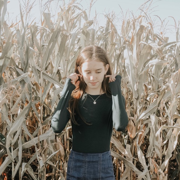 Kate Crook - Poshmark Profile Picture of Kate Crook (@kate_crook) on Poshmark