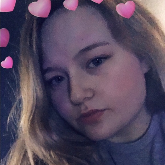 Kenzie Yarbrough - Poshmark Profile Picture of Kenzie Yarbrough (@kenzayeeee) on Poshmark