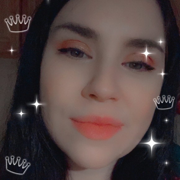 Profile Picture of Jessica Fickley (@jessi_paige) on Poshmark