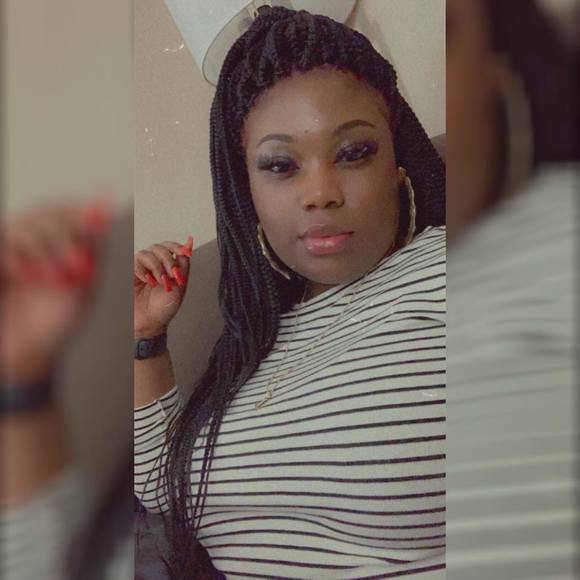 Profile Picture of Leah Williams (@ldw___) on Poshmark