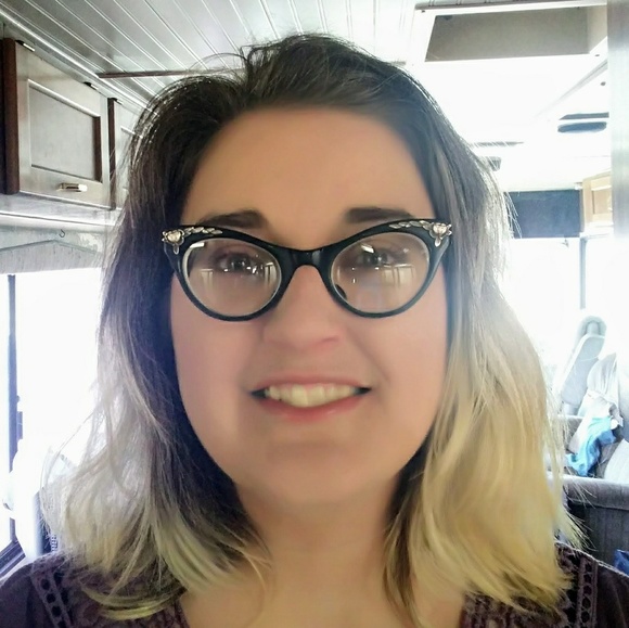 Profile Picture of Jen Doty (@therealjendoty) on Poshmark