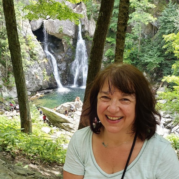 Profile Picture of Judy Benson (@judy_benson) on Poshmark