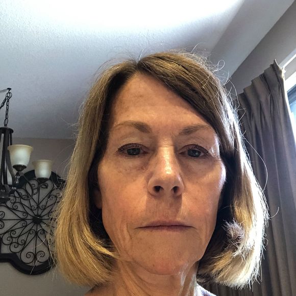 Profile Picture of Kim Bronson (@kimbronson238) on Poshmark