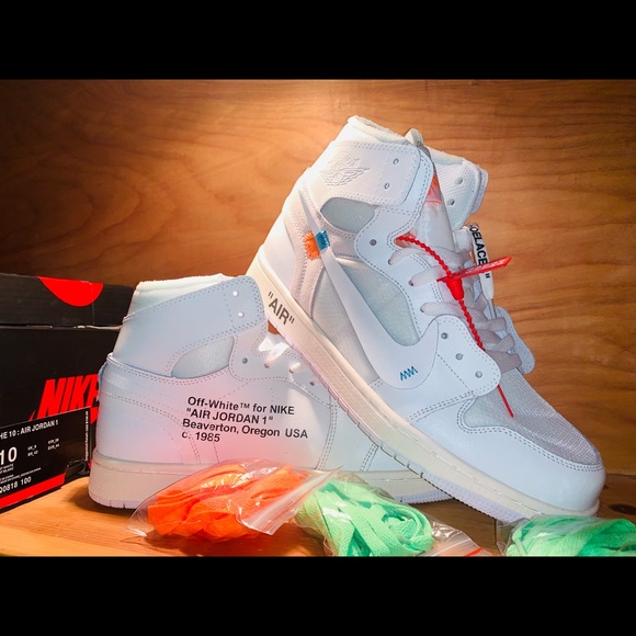 Profile Picture of Fefe Speaks (@fefespeaks) on Poshmark