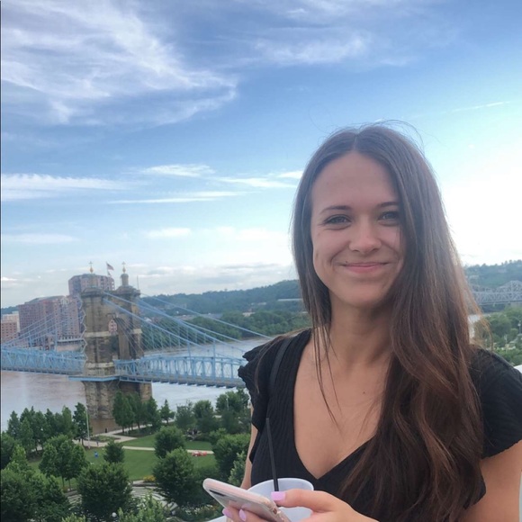 Profile Picture of Brieann Wolfe (@wolfebrieann) on Poshmark