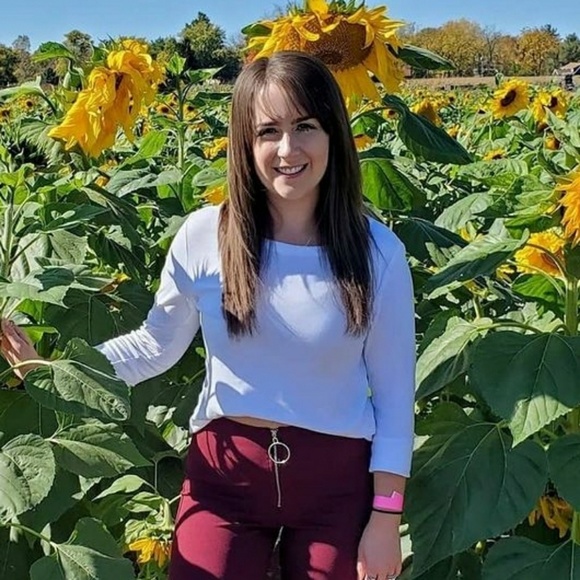 Profile Picture of Allison Day (@allison_hebert) on Poshmark