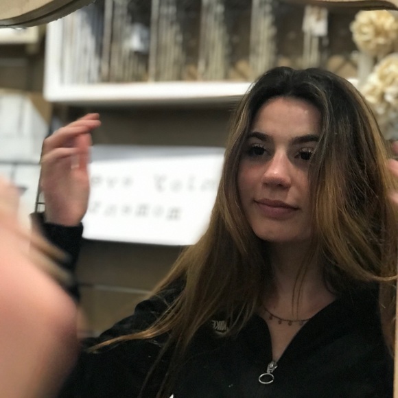 Karma Kramer - Poshmark Profile Picture of Karma Kramer (@karmarain) on Poshmark