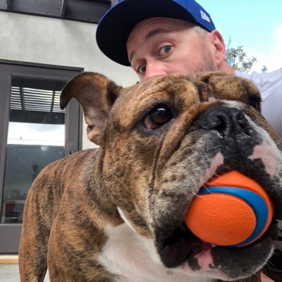 Profile Picture of Michael Jackson (@idontmoonwalk) on Twitter