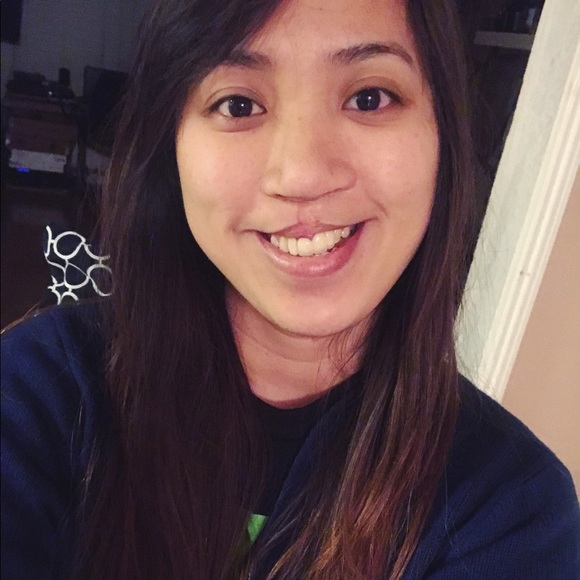 Profile Picture of Arielle Valderama (@valarielle) on Poshmark