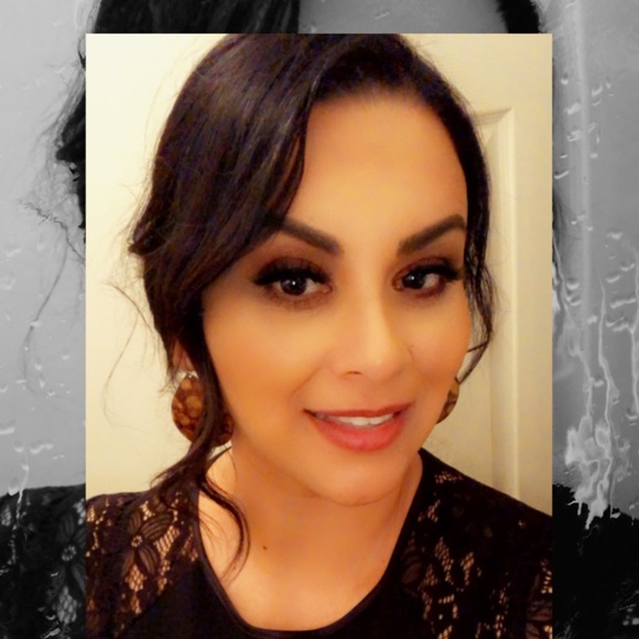 Profile Picture of Cynthia Castro (@cjcas11) on Poshmark