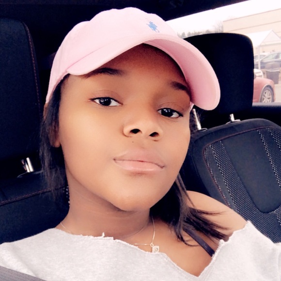 Profile Picture of Morgan Lowe (@molowe131) on Poshmark