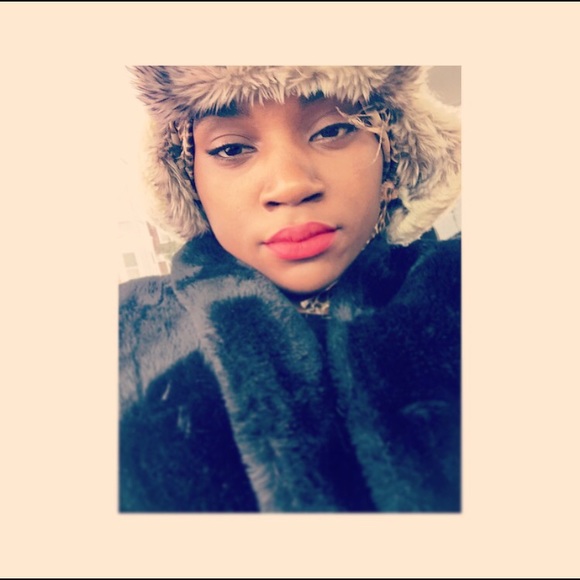 Profile Picture of Mylle Legros (@mylle) on Poshmark