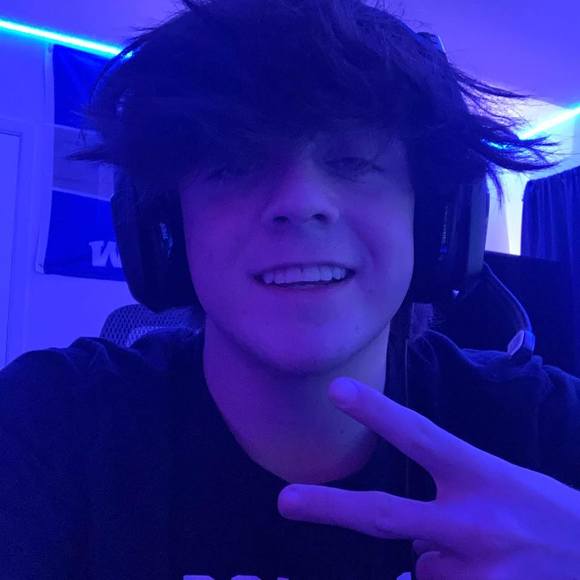 Profile Picture of Jacob Schoenbaechler (@jacobschoenbaec) on Poshmark