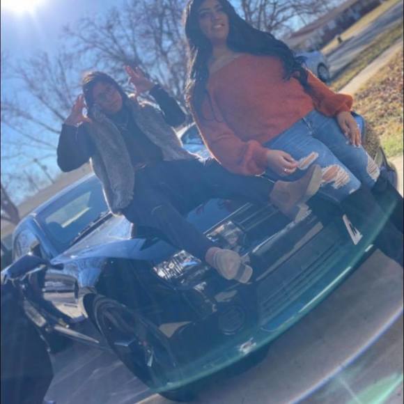 Profile Picture of Naudia Hernandez (@naudiahernandez) on Poshmark