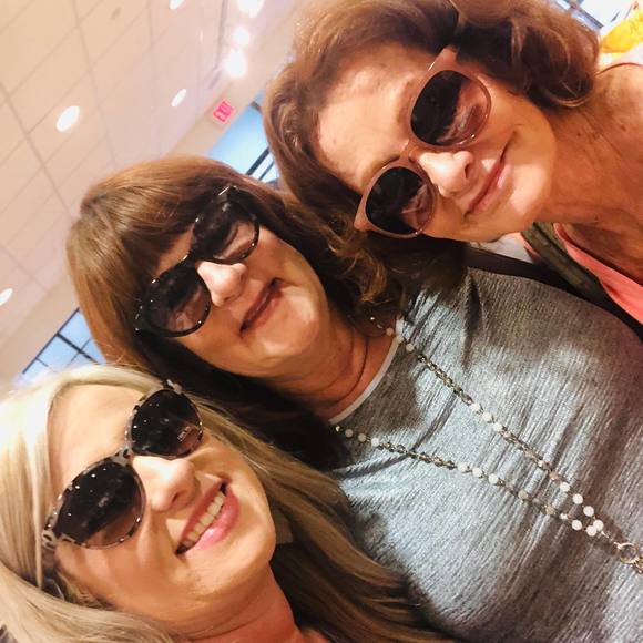 Profile Picture of Diane Kimes molli (@maxxipete) on Poshmark