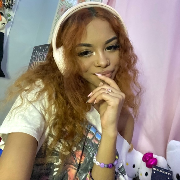 Profile Picture of Yeidi M (@_yeidiii) on Poshmark